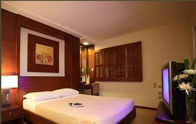 Amorsolo Mansion Hotel Макати Экстерьер фото